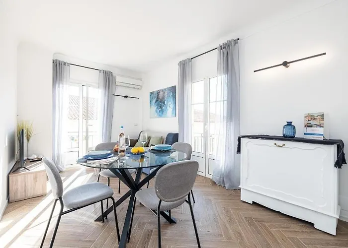 Saint Charles Apartment